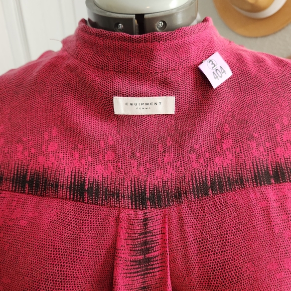 Equipment 100% silk button down snake skin print size large - Picture 3 of 14